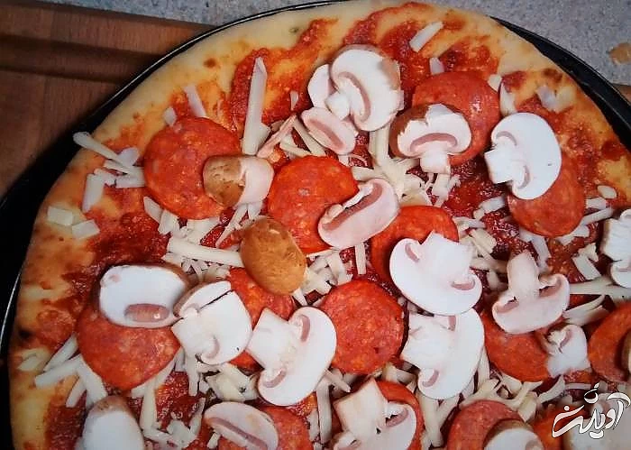 استفاده از قارچ در تهیه پیتزا استفاده از قارچ